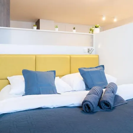 Elegant In The Heart Of Lägenhet